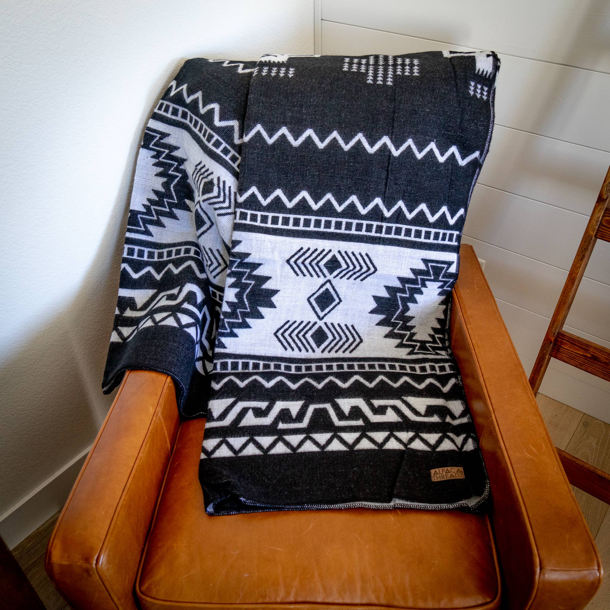 Alpaca Wool Blanket - Black & White