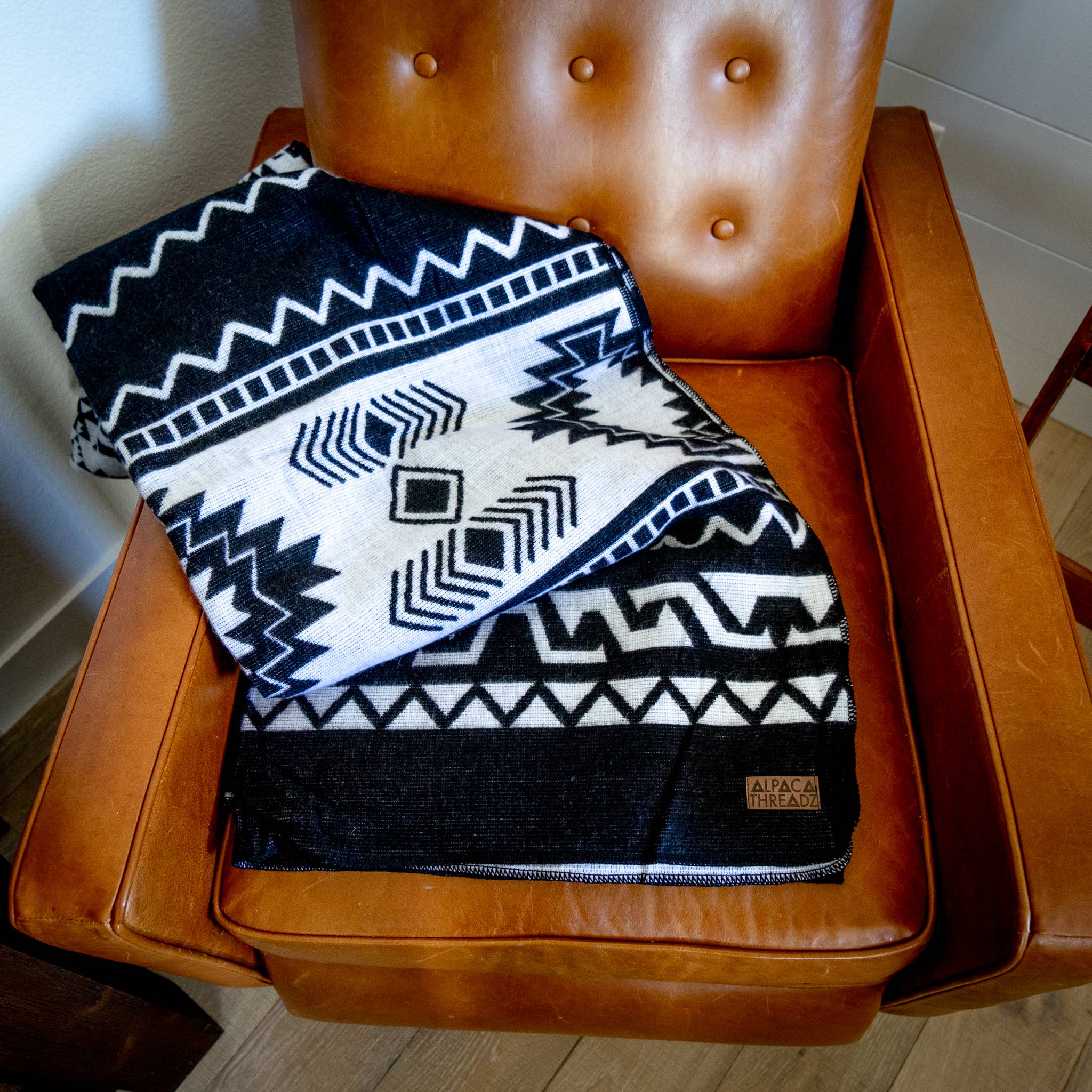 Alpaca Wool Blanket - Black &amp; White