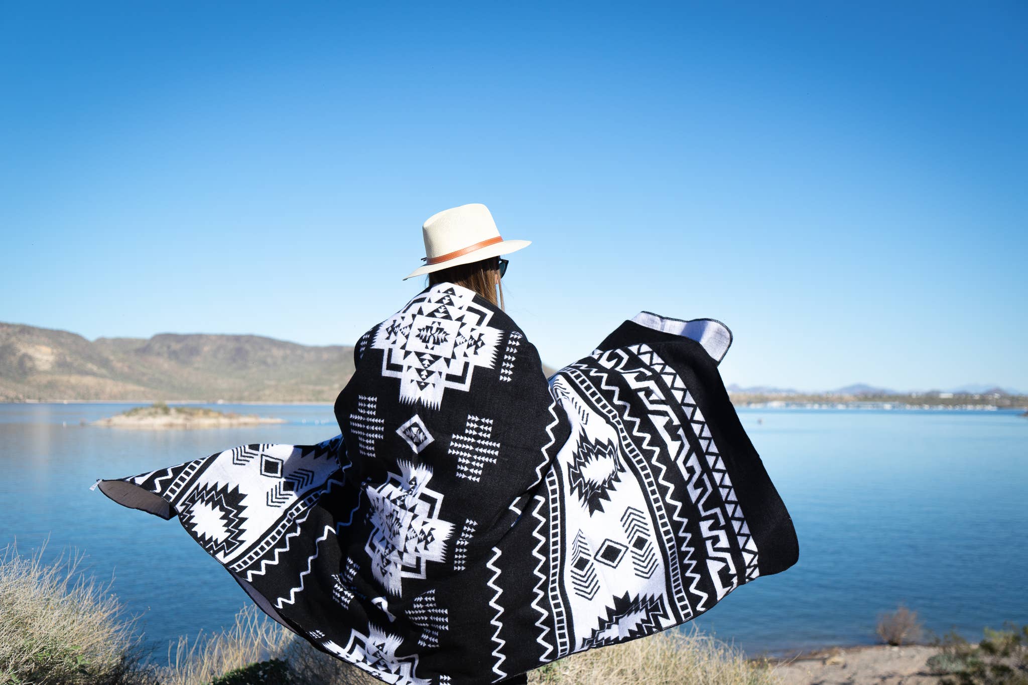 Alpaca Wool Blanket - Black &amp; White